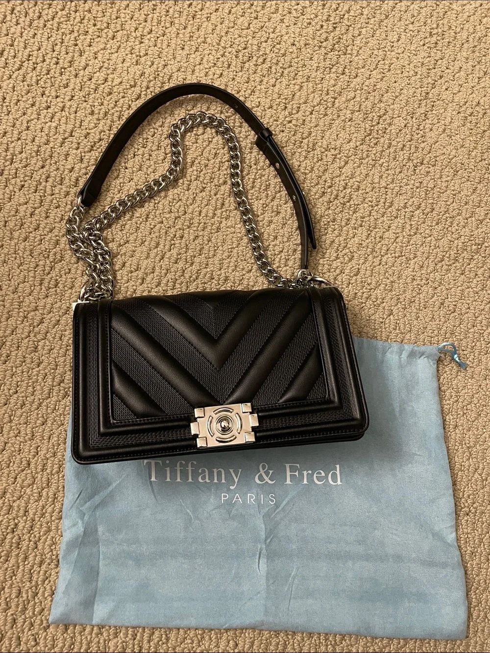 Tiffany & Fred Black Chevron Leather Crossbody with Silver Chain - Picture 1 of 14